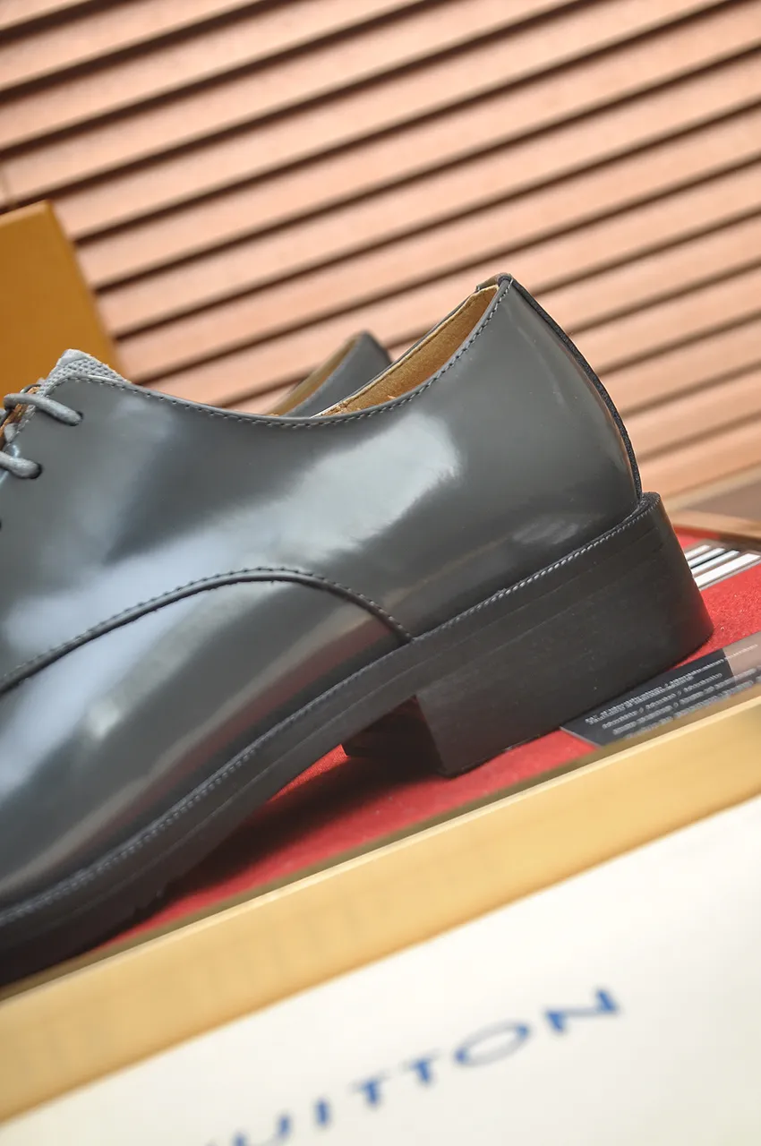 Men's men's shoes 💰500💶 [LV] (original single cowhide lining) 🍀LV's latest genuine leather business suit shoes are launched simultaneously on the official website. The first-layer cowhide imported from Italy is made of heavy gold, 💥official website 1:1 rubber outsole. Versatile to wear, high-end without losing class, and the color combination is extraordinary. This four-season style is alluring when worn on your feet, showing off your big-name flair. Standard code 38-45 (45 customized)